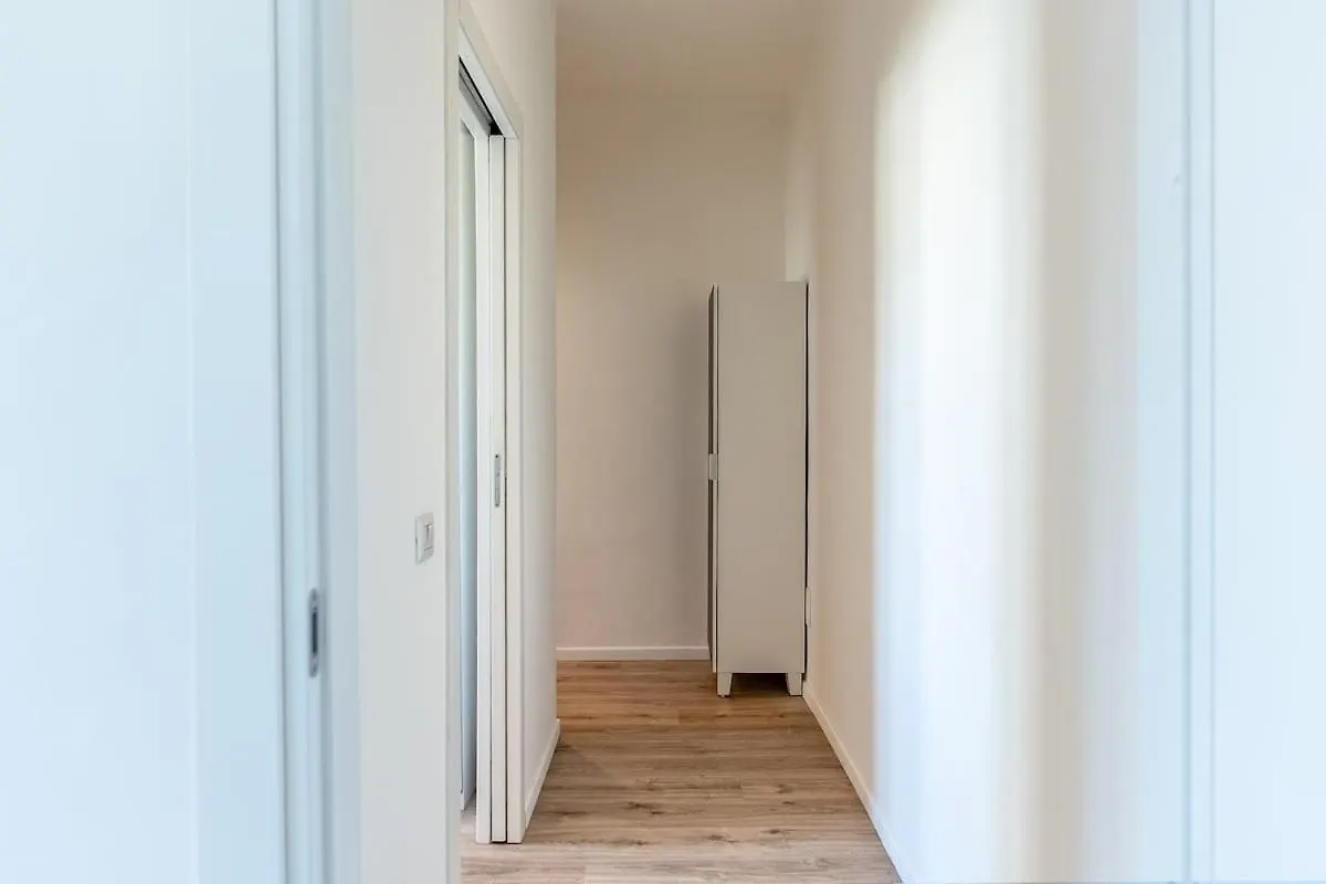 Spacious And Bright Apartment In Porta Vittoria Milan