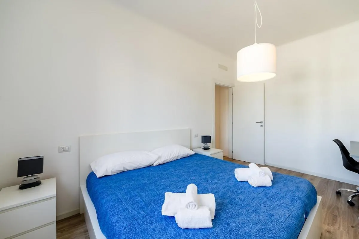 Spacious And Bright Apartment In Porta Vittoria Milan