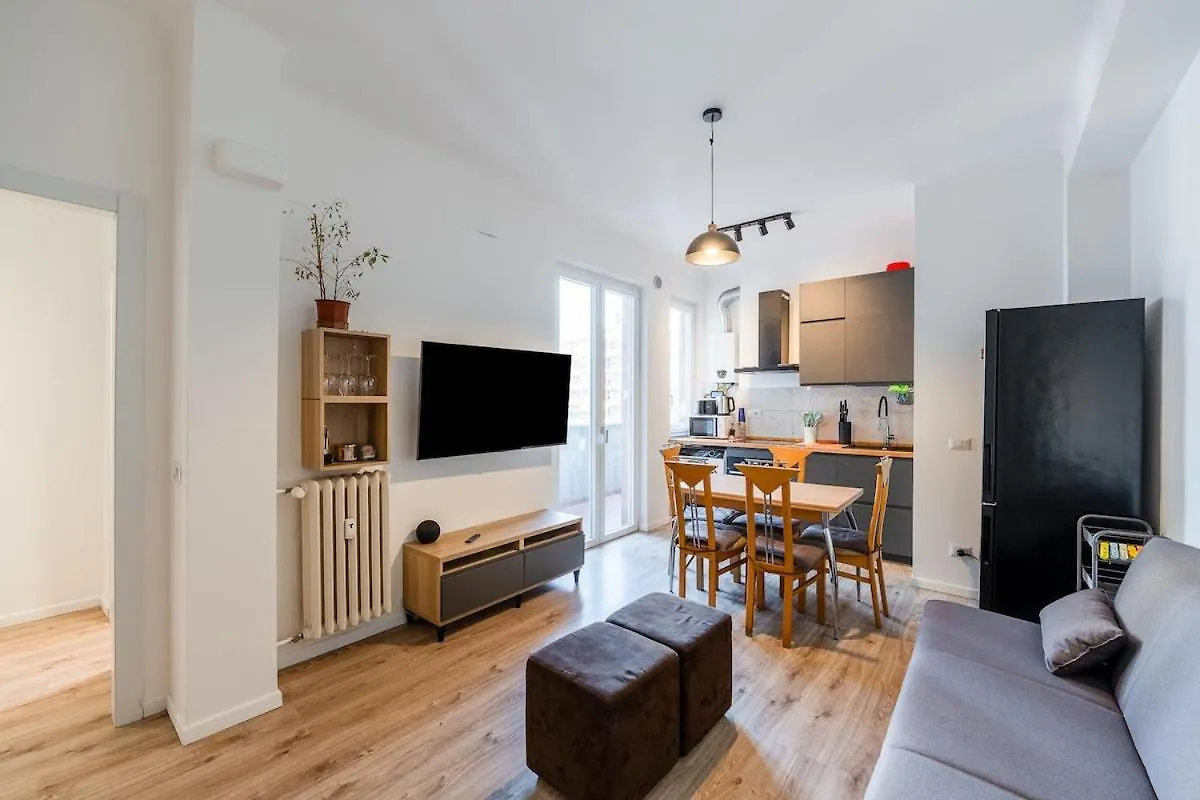 Spacious And Bright Apartment In Porta Vittoria Milan